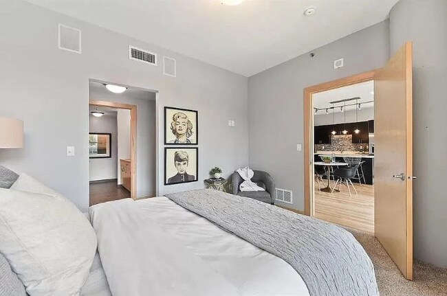 Foto del edificio - 215 10th Ave S