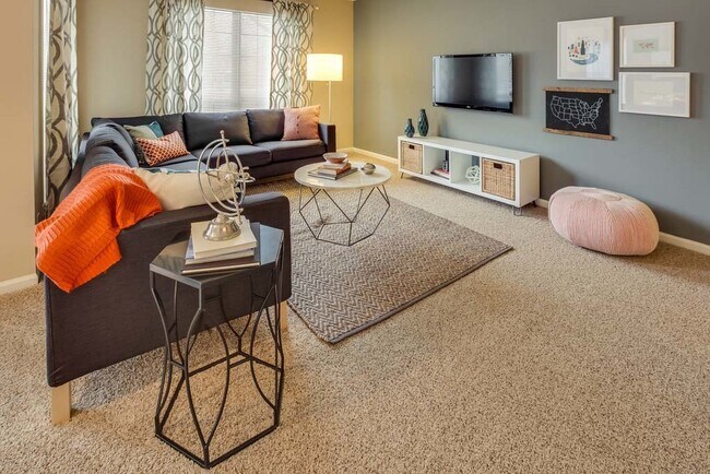 Foto del edificio - 5916 Laurel Ln