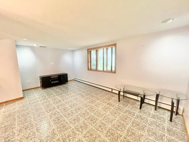 Building Photo - 120 Savage St