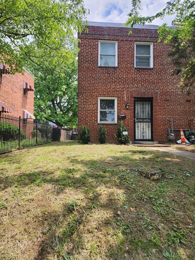 Foto del edificio - Charming 2BR Home in Lily Ponds NE DC – Ac...