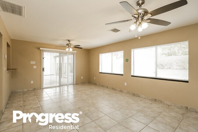 Foto del edificio - 6332 W Laredo St