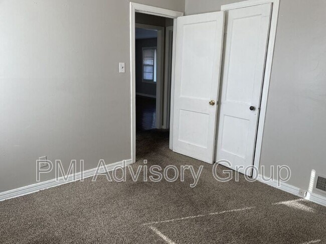 Building Photo - 1659 SW 21st St