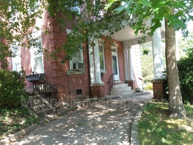 Building Photo - 1204 S Garnett St