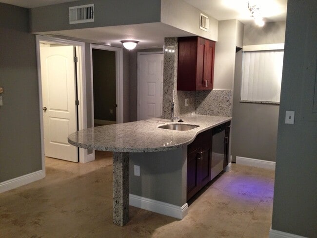 Building Photo - 2850 N Oakland Forest Dr