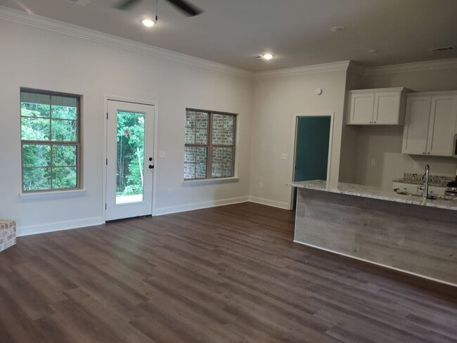 Building Photo - 207 Silver Circle Pearl, MS