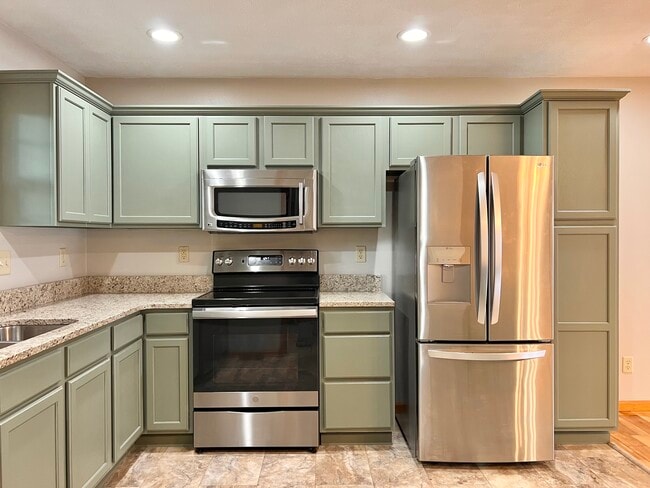 Building Photo - 359 Mt Branson Dr