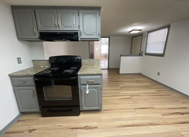 Building Photo - LEASING