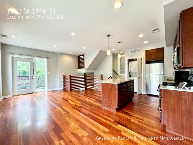 Building Photo - Spacious Three Story Townhouse In Pilsen w...