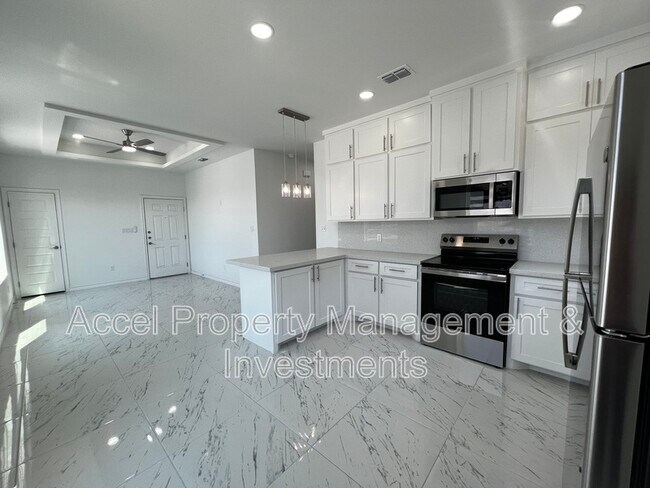 Building Photo - 2011 Selena St