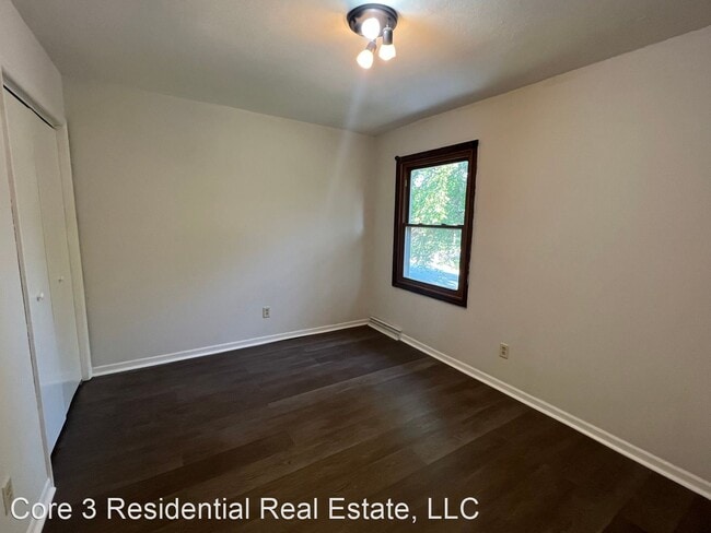Building Photo - 3 br, 2.5 bath House - 2028 Lindbergh