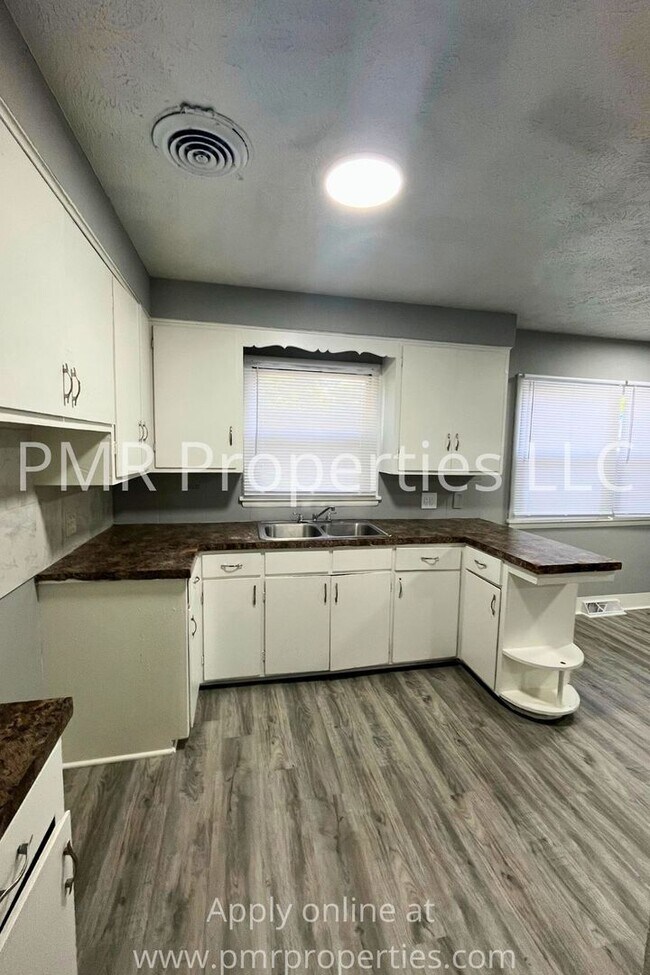 Foto del edificio - 3 Bedrooms / 1 Bathroom House