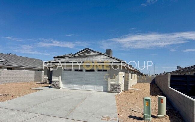 Foto del edificio - Brand New 3 bedroom home with 2 car garage...