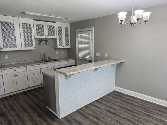 Foto del edificio - 7487 Callahan Rd