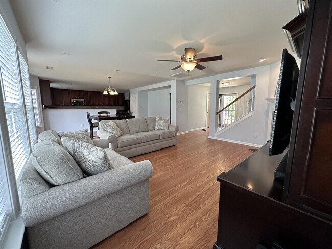 Building Photo - 350 Ashdale Dr