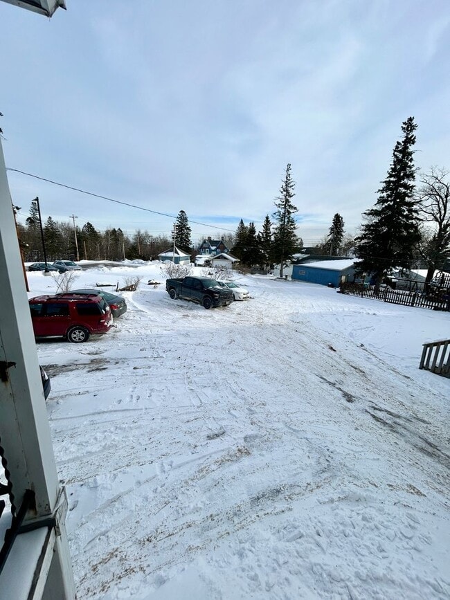 Building Photo - AVAILABLE JUNE - 6 BED 1.5 BATH Close to Campus!