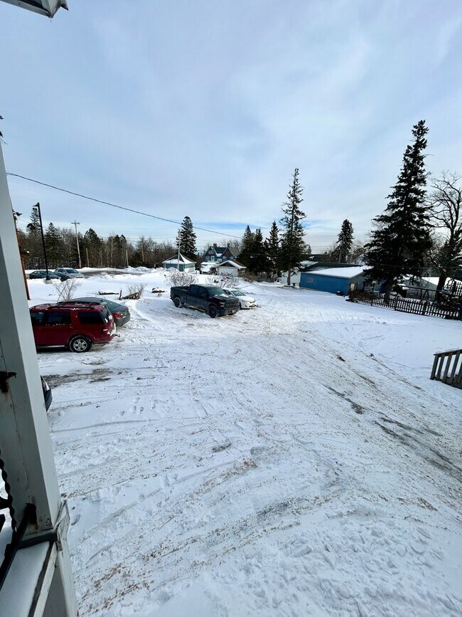 Foto del edificio - AVAILABLE JUNE - 6 BED 1.5 BATH Close to Campus!