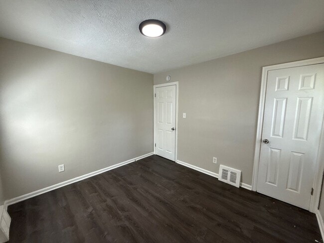 Building Photo - Fully Renovated 3-Bedroom Home – Move-In R...