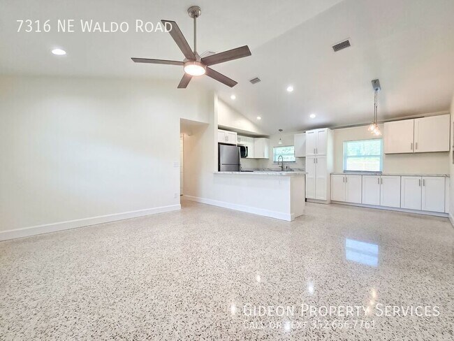 Foto del edificio - 7316 NE Waldo Rd