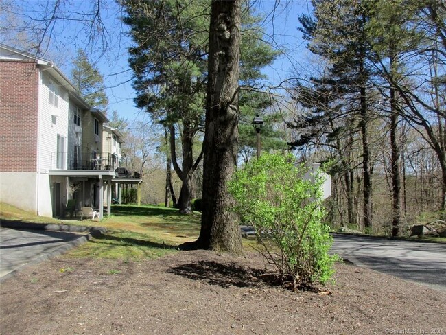 Building Photo - 14 Surrey Ln