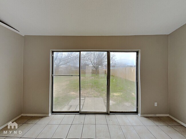 Building Photo - 7417 Shadow Bend Dr