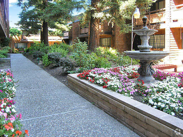Patio - Ashland Garden Apartments