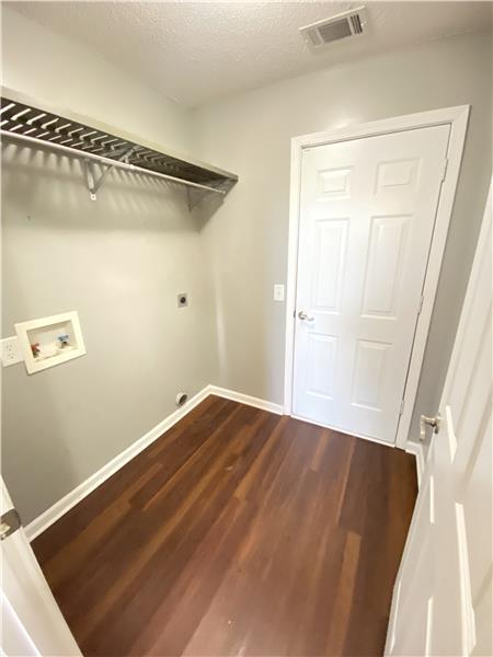 Foto del edificio - 144 West Tisbury Lane