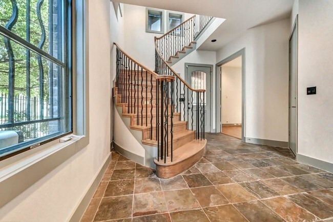 Building Photo - 3637 Oak Lawn Ave