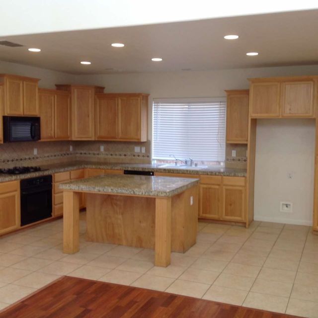 Foto del edificio - House For Rent in Merced