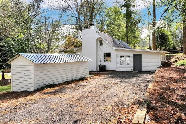 Building Photo - 75 Lake Dr