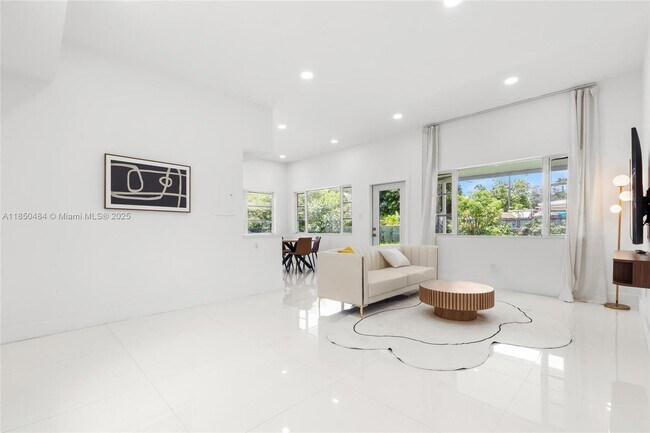 Foto del edificio - 1581 Normandy Dr