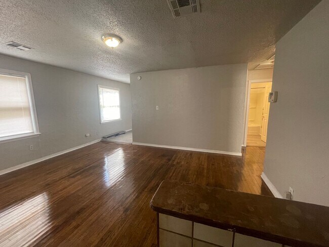 Building Photo - Two Bed Northwest OKC