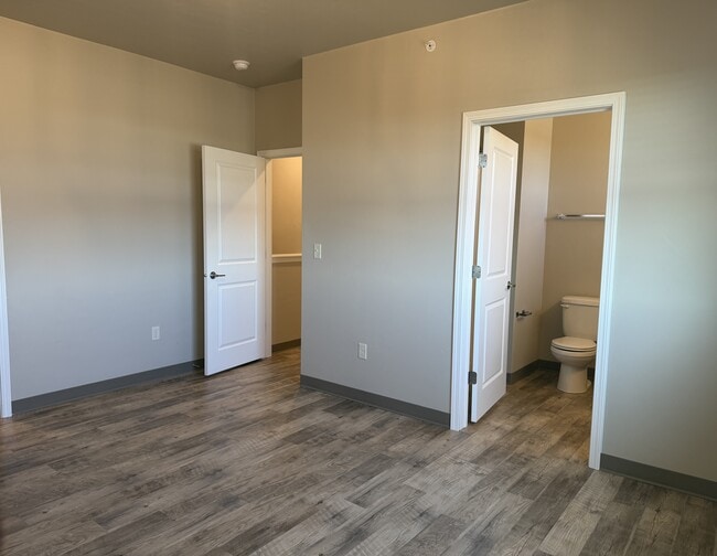 Building Photo - Harbor Pointe