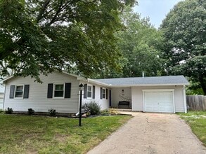 Building Photo - 1810 Rebecca Dr