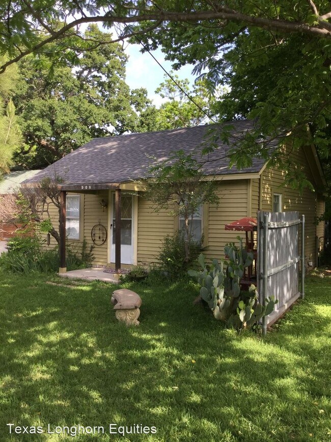 Building Photo - 1 br, 1 bath House - 508 W. Spring St.