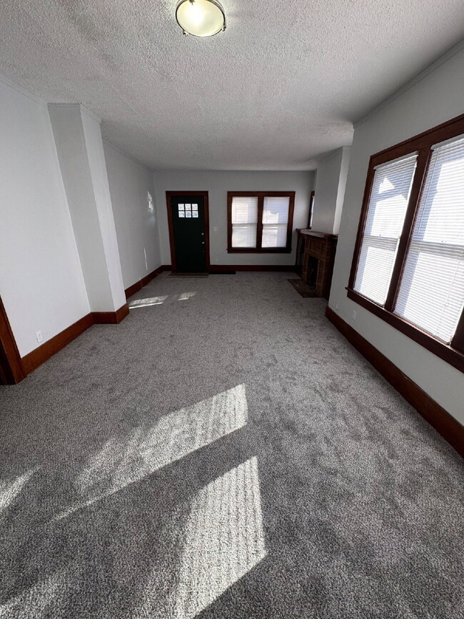 Building Photo - 341 N Grove Dr