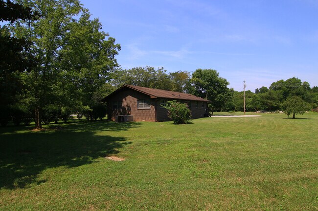 Building Photo - 706 Cathy Ct