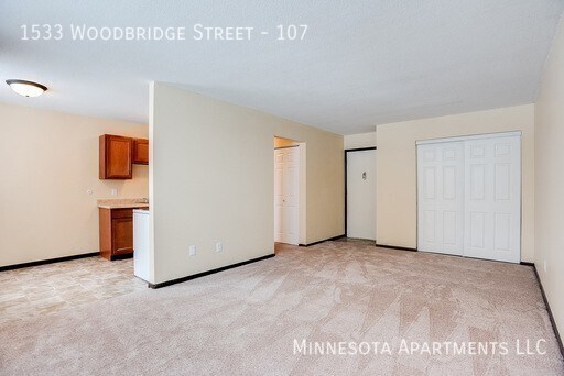 Primary Photo - Beautiful Corner 2 Bedroom