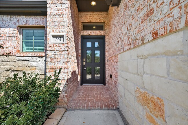 Building Photo - 381 Andes Dr
