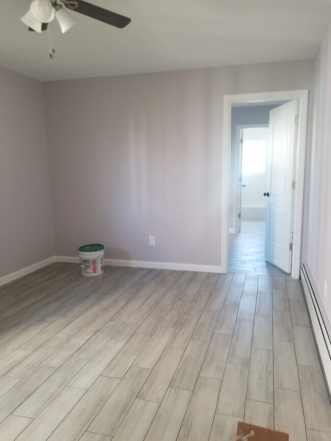 Área de sala de estar pequeña - 456 Lincoln Blvd