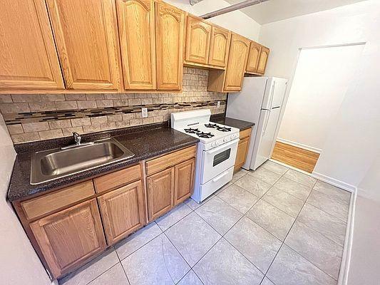 Primary Photo - 2 bedroom in BRONX NY 10452