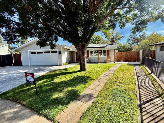 Building Photo - 310 Creekside Ct