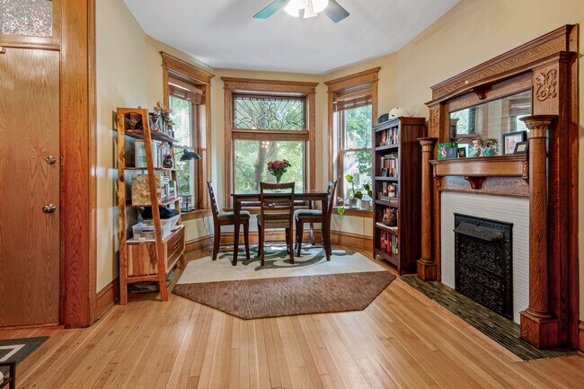 Building Photo - 3042 N Clifton Ave