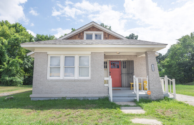 Building Photo - 1423 Lyndale Ave