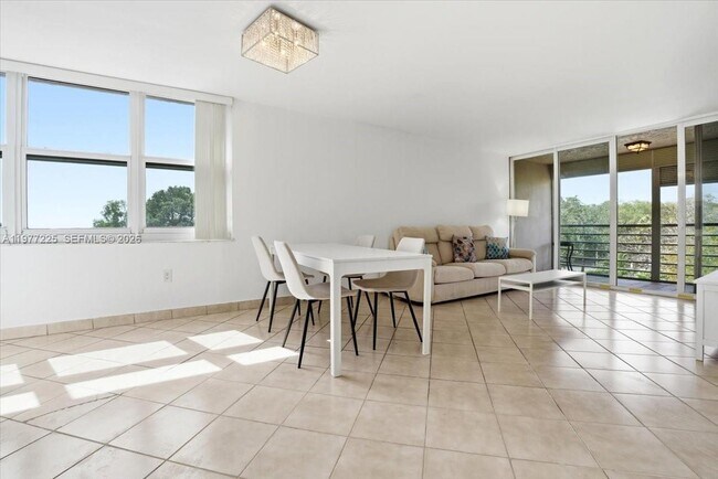 Foto del edificio - 9410 Tangerine Pl