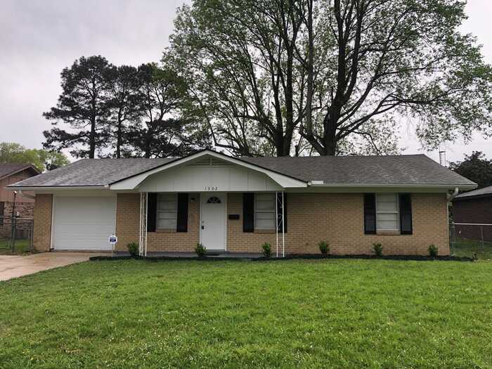 Foto principal - 1302 Avondale Dr. Pine Bluff, AR 71601