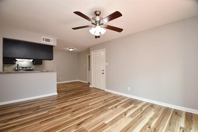 Foto del edificio - 12955 Woodforest Blvd