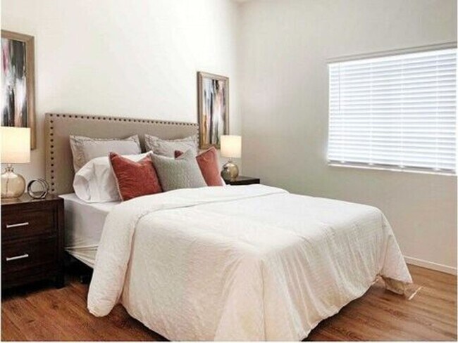 Interior Photo - Mariners Landing