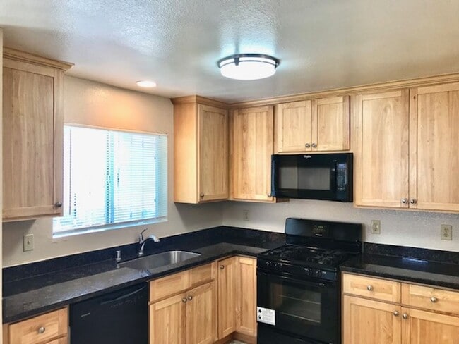 Foto del edificio - 3 bed 1.5 bath Townhouse in Richmond - AVA...