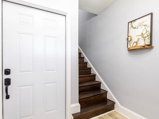 Escaleras a la unidad del segundo piso - 512 Mellon St SE