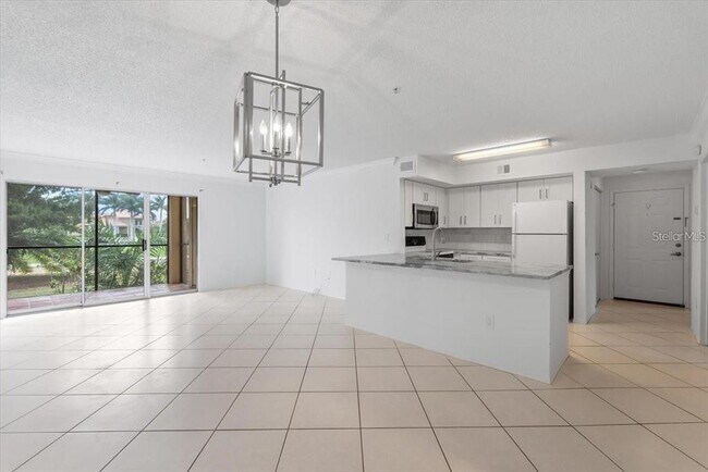 Foto del edificio - 2400 Feather Sound Dr